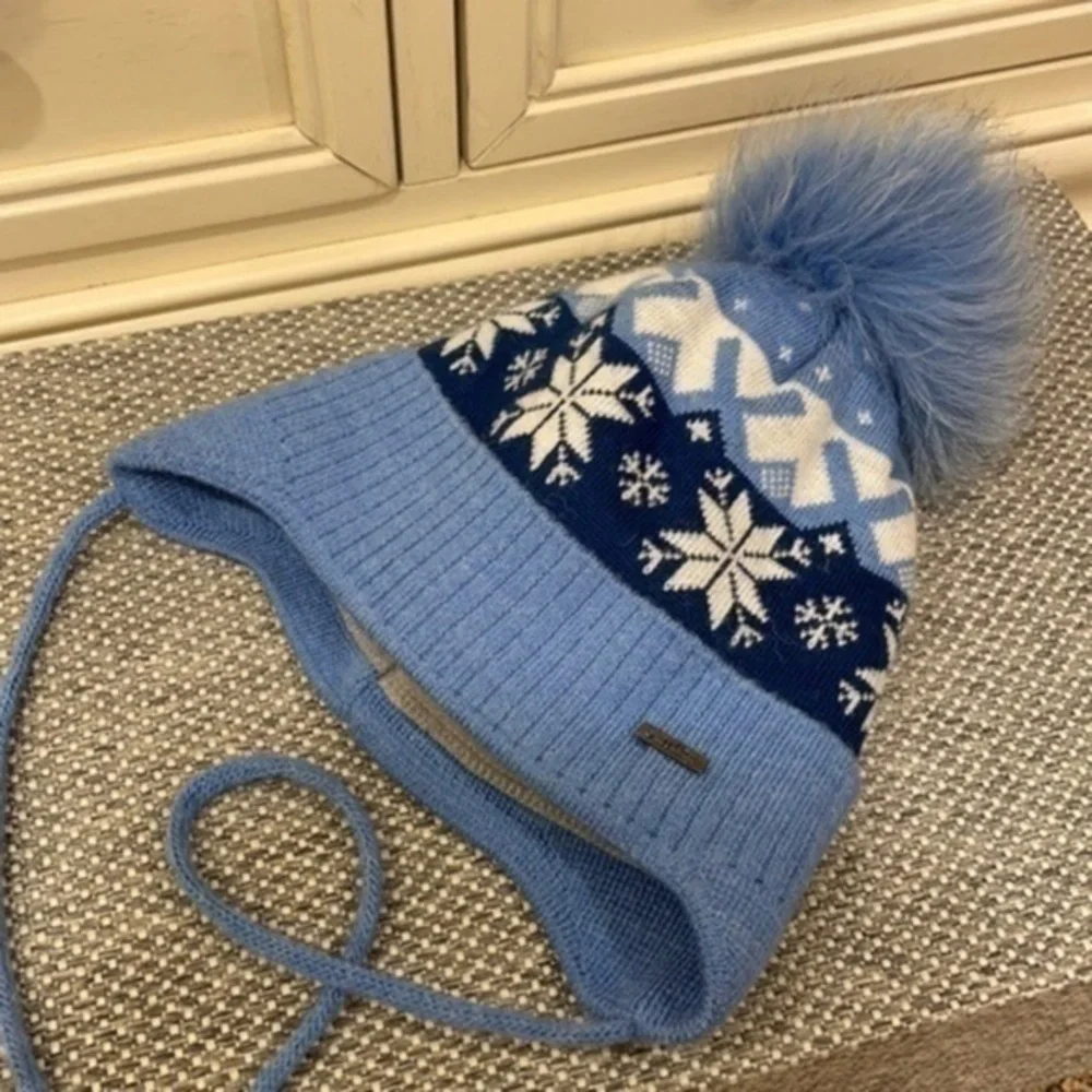 Pom Pom Hat